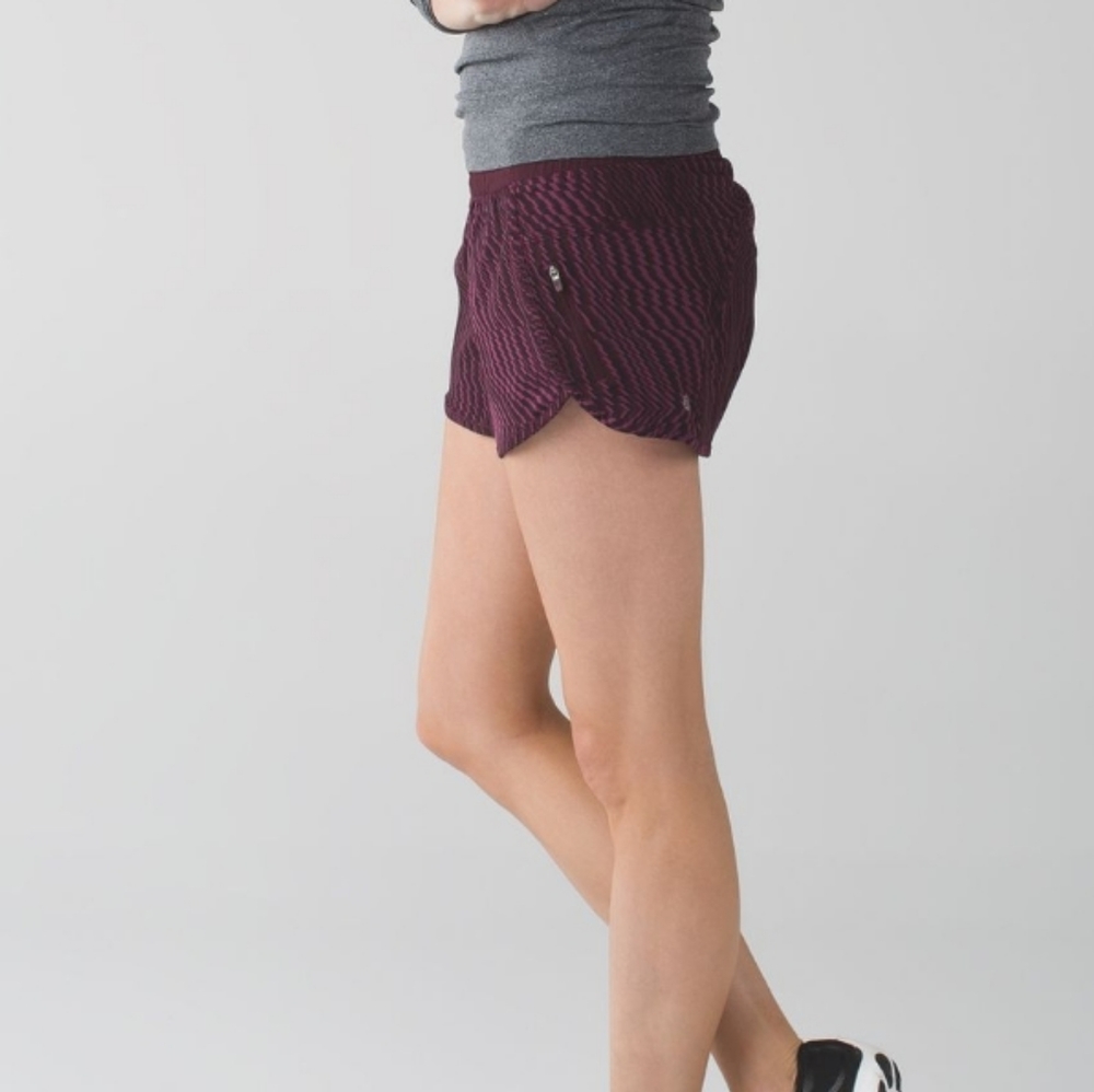 Lululemon Tracker Short III *4-way

Stretch sz 6